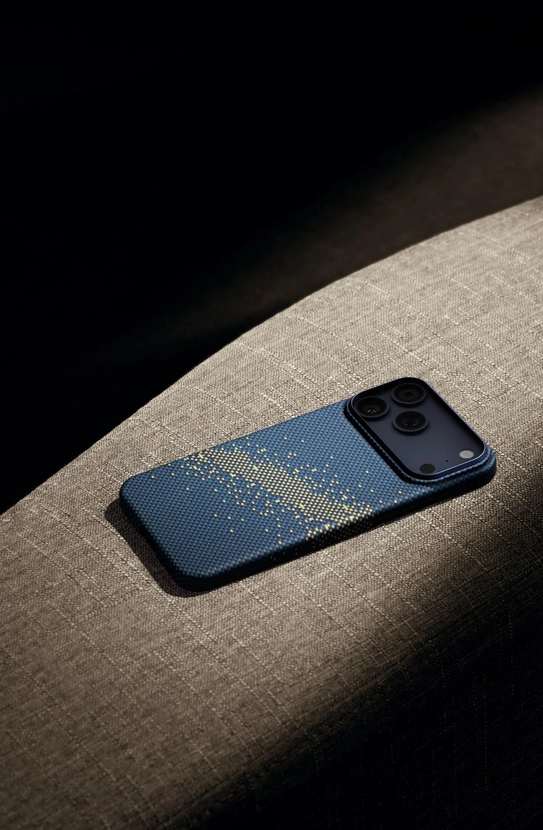 Coque PITAKA Carbone MagSafe iPhone 17 Pro – StarPeak Bleu Premium